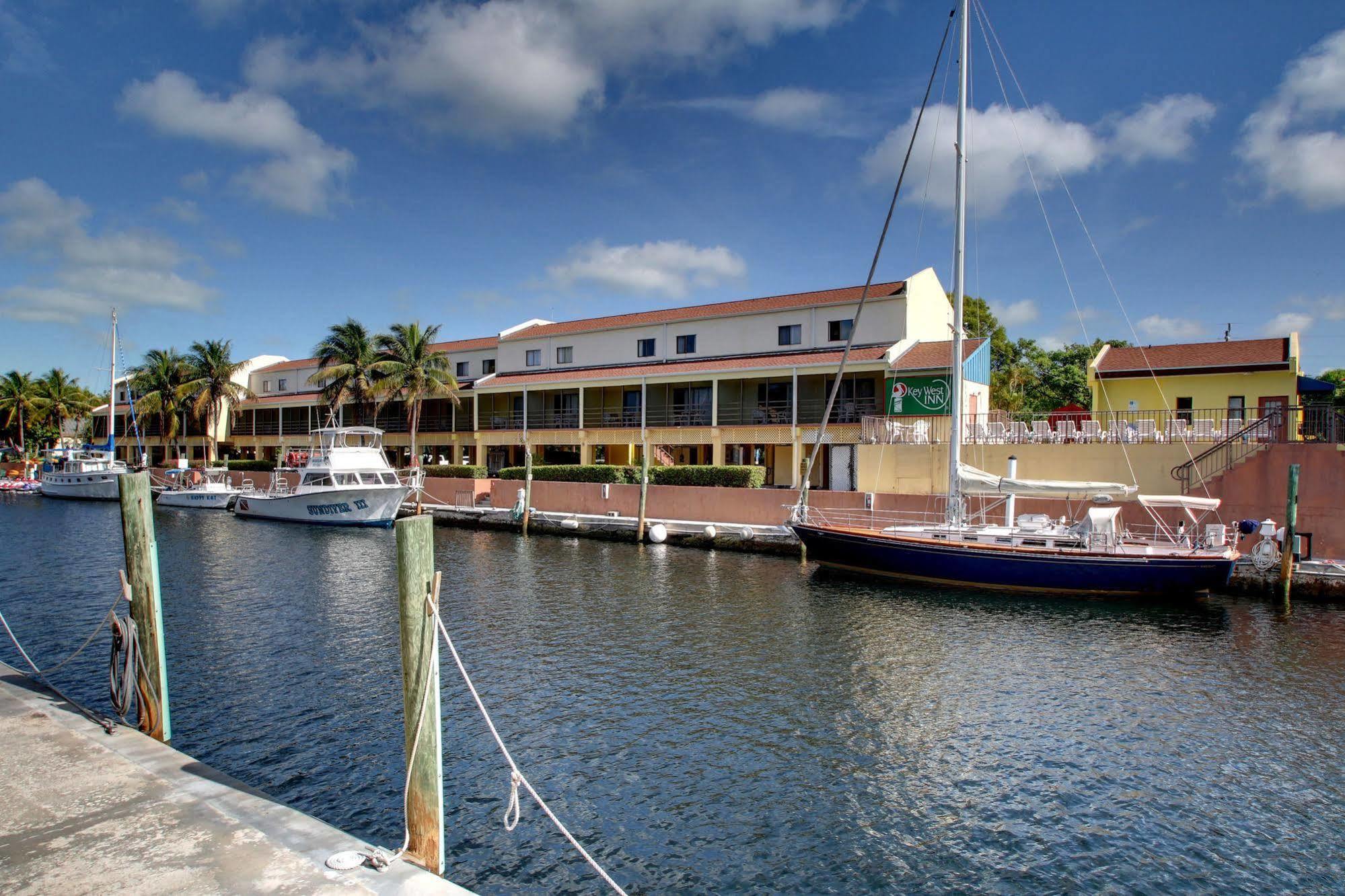 Waterside Suites And Marina Κι Λάργκο Εξωτερικό φωτογραφία