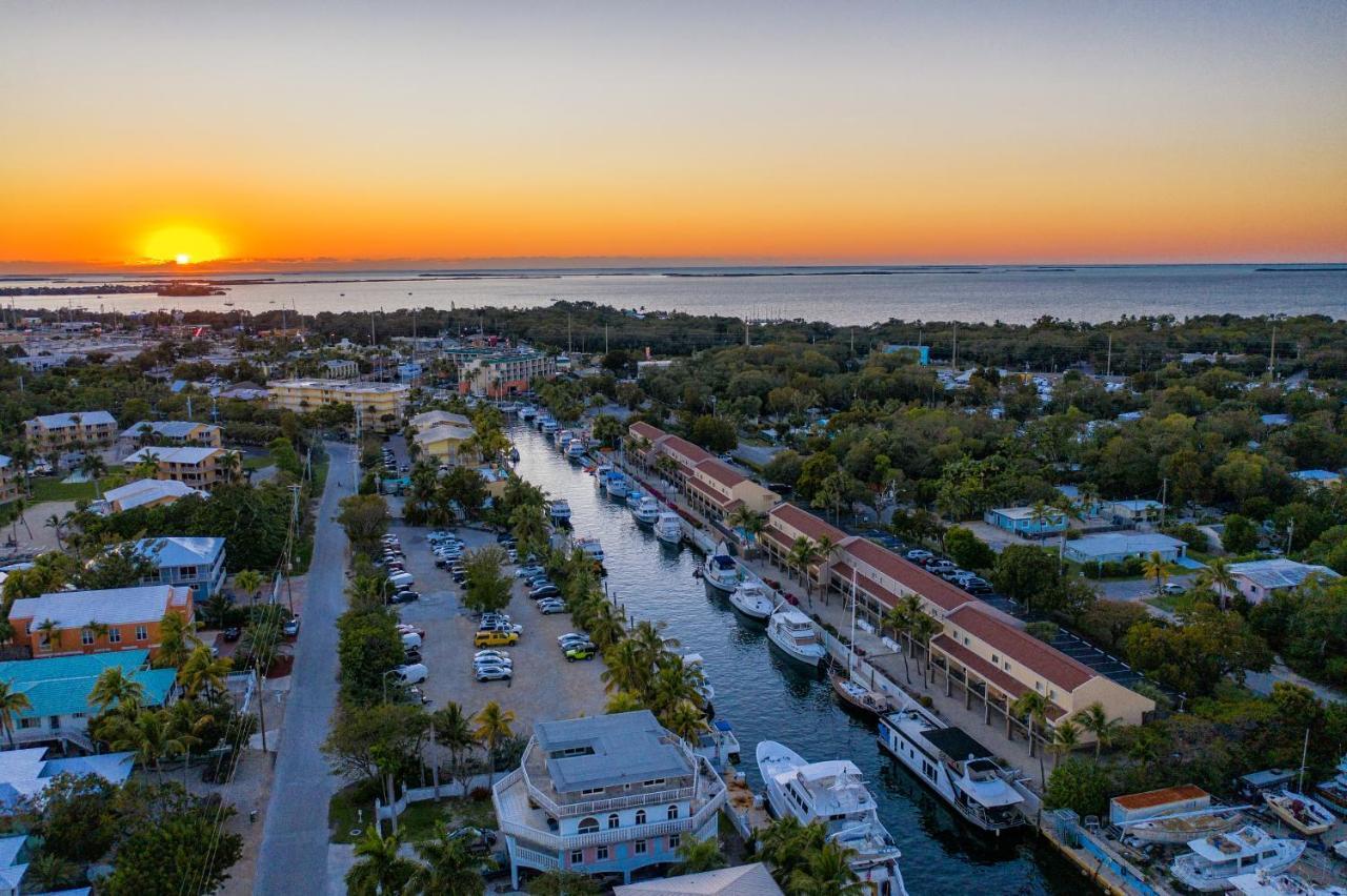 Waterside Suites And Marina Κι Λάργκο Εξωτερικό φωτογραφία